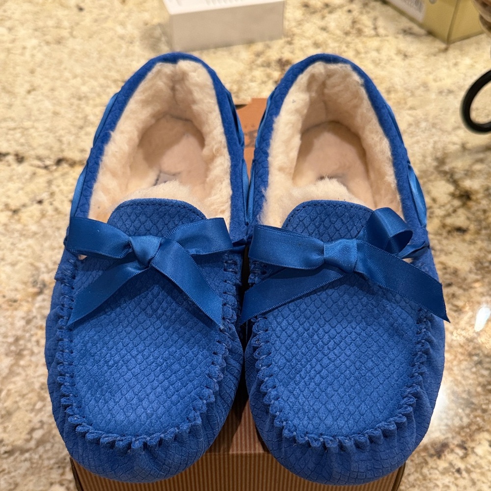 UGG Cozy Blue Faux-Fur Lined Moccasin Slippers NEW wBox 8.0